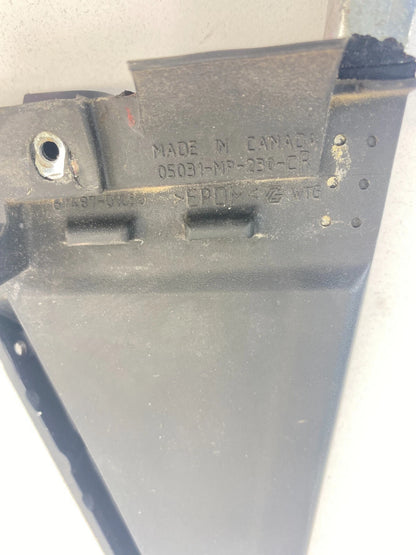 03-08 TOYOTA MATRIX REAR RIGHT EXTERIOR CORNER COVER DIVIDER SEAL 67487-01030