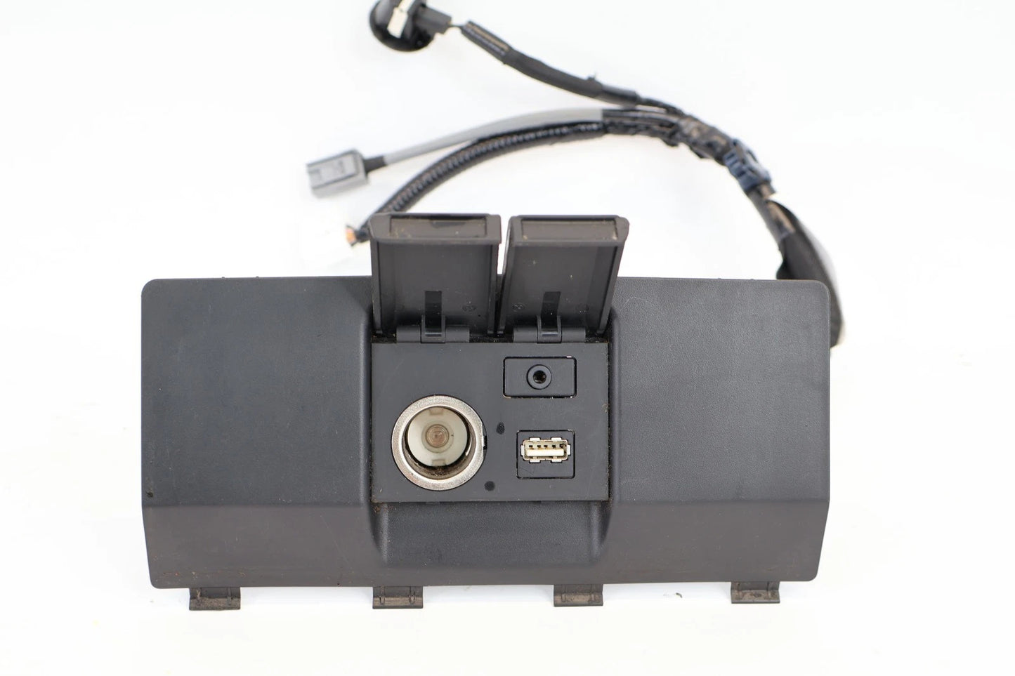 16-18 HONDA PILOT CENTER CONSOLE USB AUXILIARY CONNECTOR & POWER OUTLET PANEL