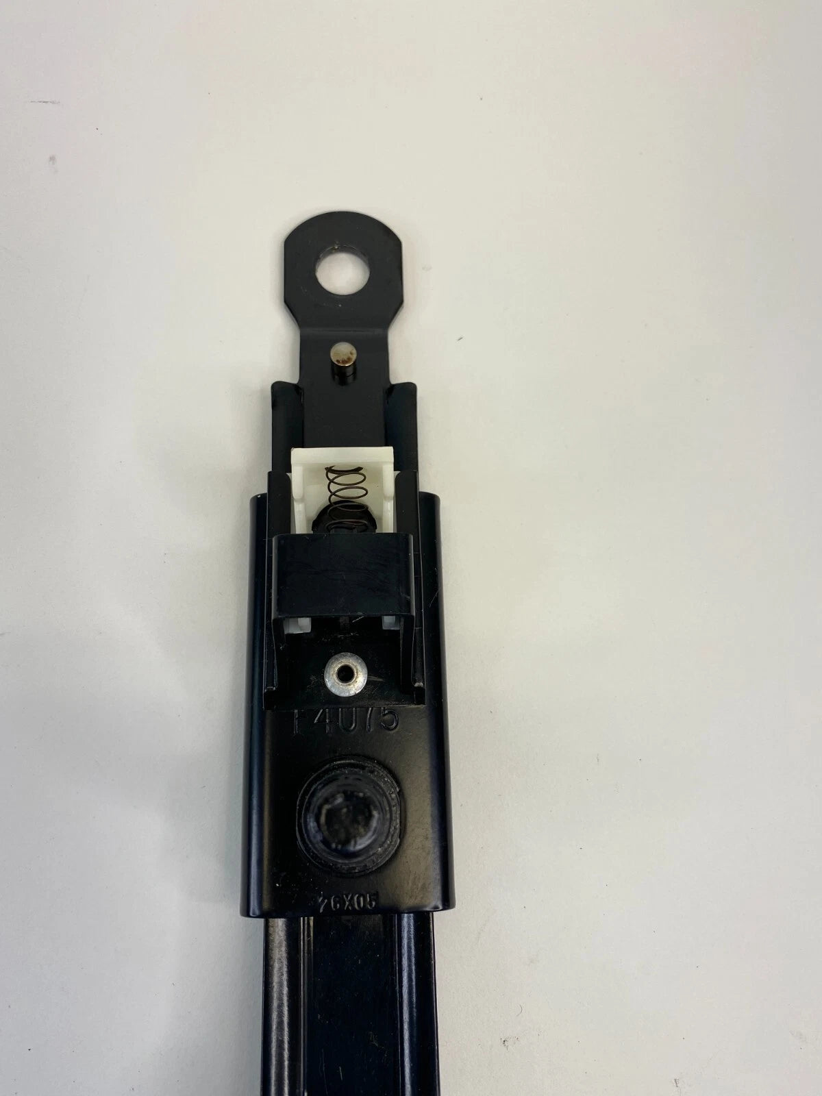 2006-2012 HYUNDAI SONATA FRONT RIGHT SEAT BELT HEIGHT ADJUSTER SLIDER UNIT OEM