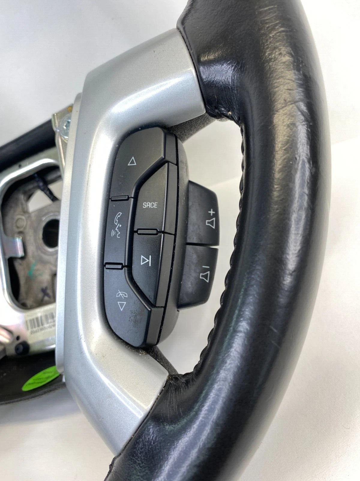 09-12 CHEVY TRAVERSE STEERING WHEEL W/ CRUISE CONTROLS & RADIO STEREO SWITCHES