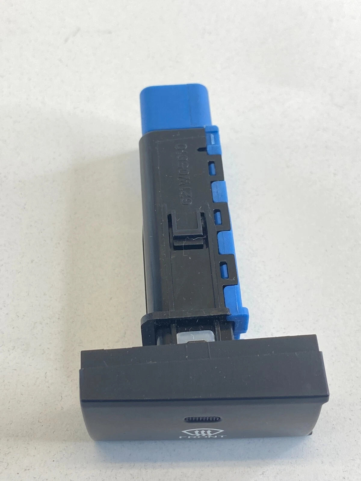 2010-2012 HYUNDAI SANTA FE DASH FRONT DEFROSTER CONTROL SWITCH BUTTON 621W05010