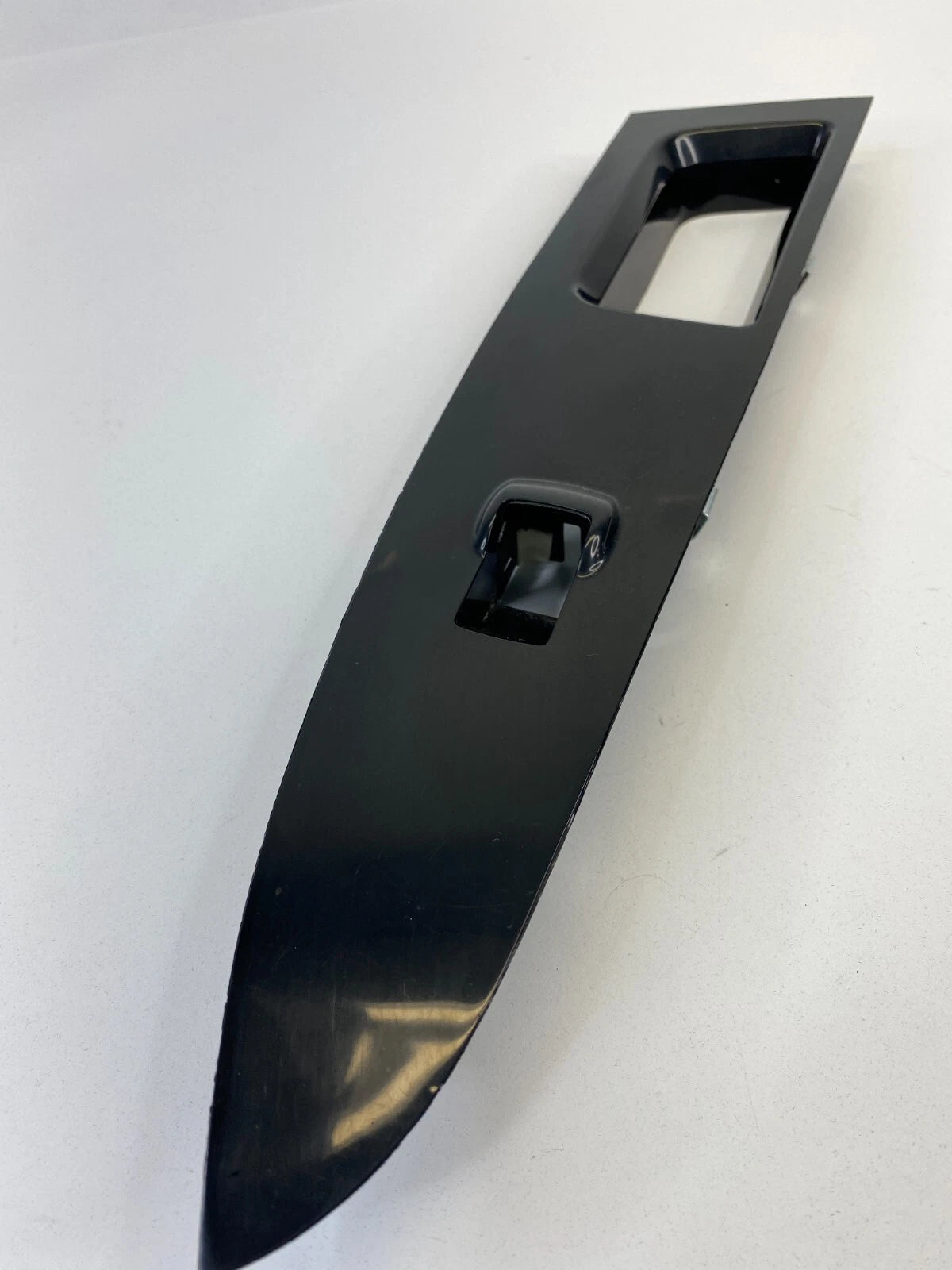 2013-2020 FORD FUSION FRONT RIGHT DOOR WINDOW SWITCH BEZEL DS73-14A563-B OEM