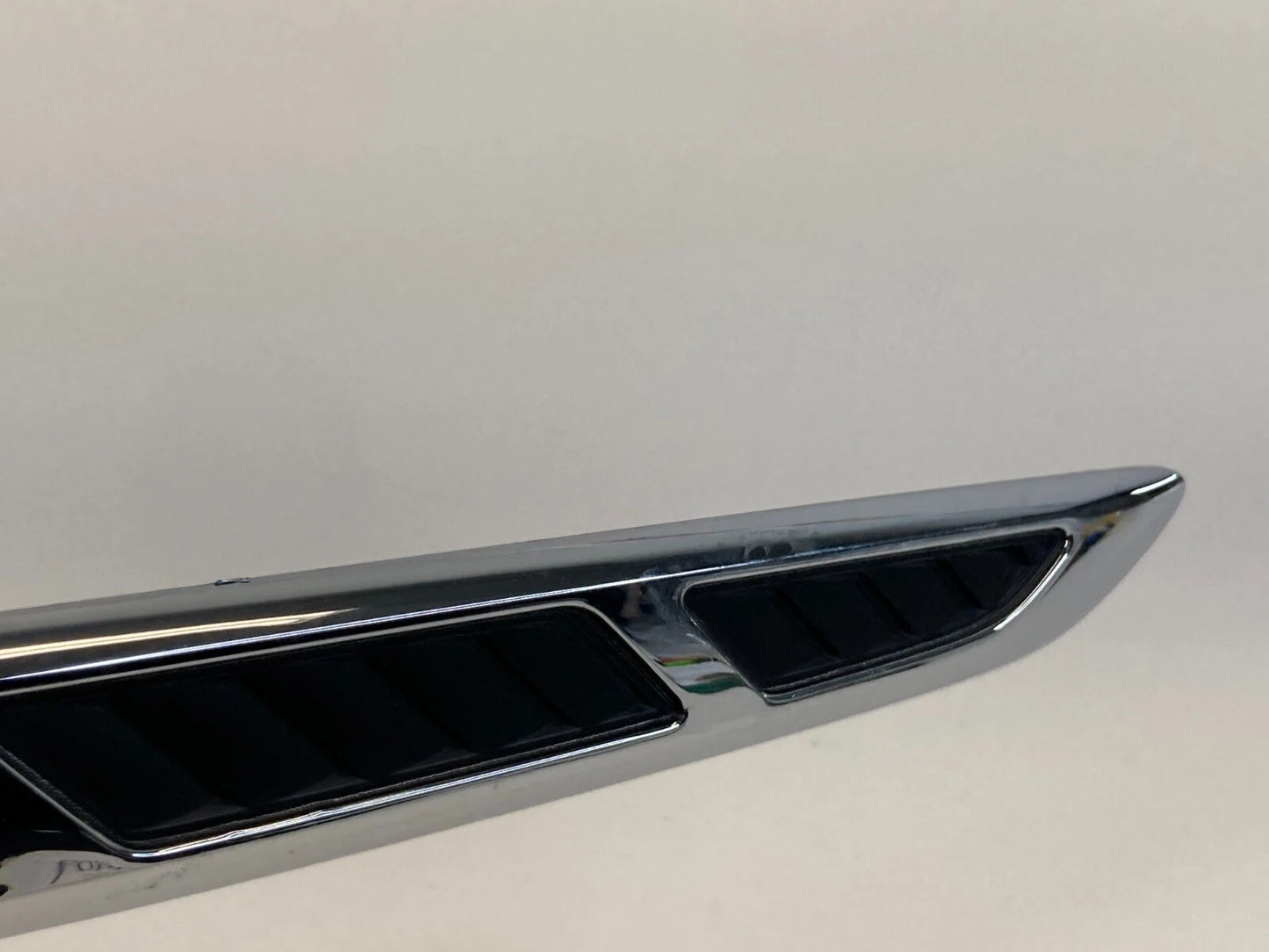 2008-2012 BUICK ENCLAVE HOOD RIGHT SIDE EXTERIOR GRILLE TRIM MOLDING CHROME OEM