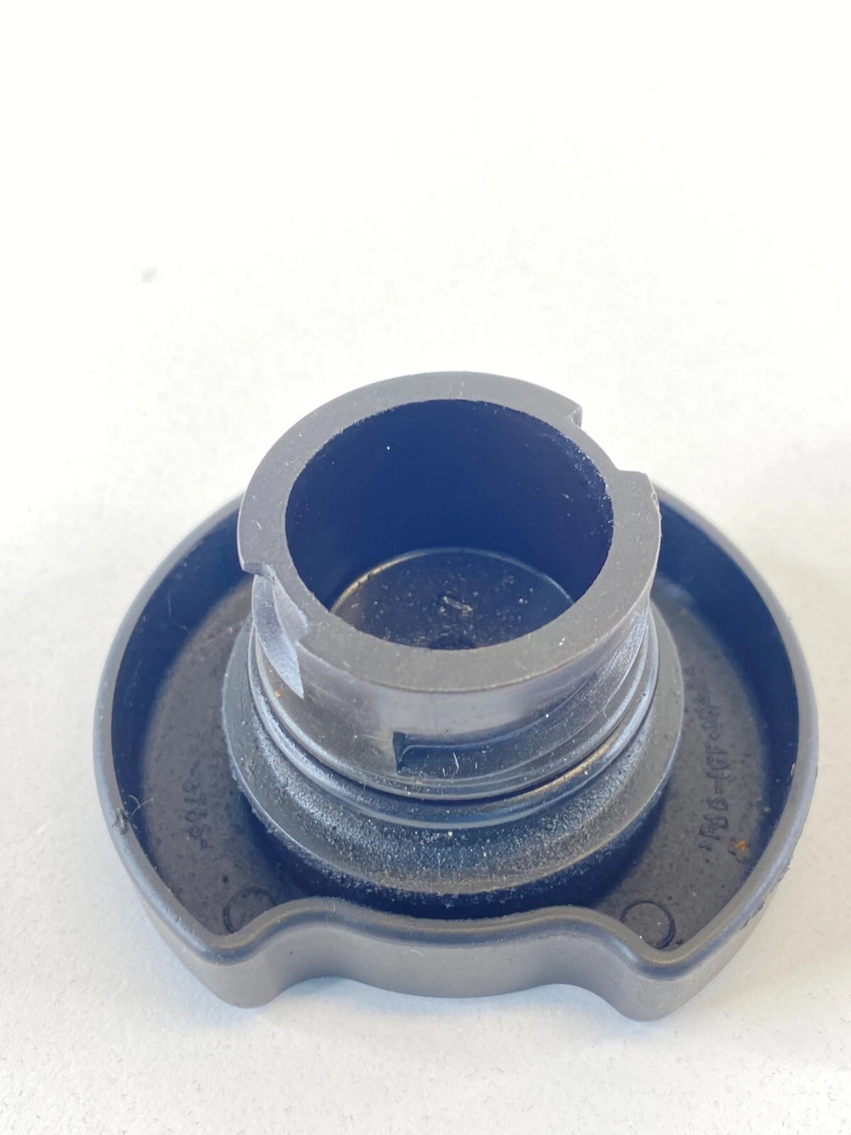 2005-2007 FORD FIVE HUNDRED 3.0L V6 24V ENGINE OIL FILLER TANK CAP COVER LID