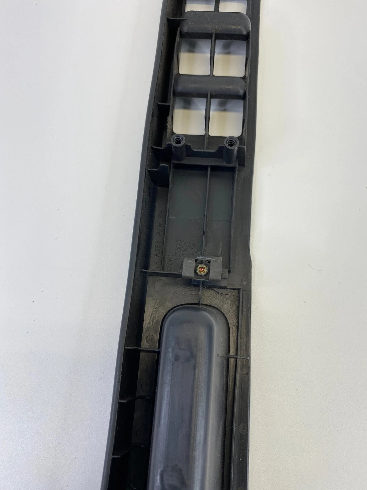 02-04 NISSAN XTERRA FRONT LEFT DOOR MASTER WINDOW SWITCH COVER BEZEL 80961-8Z500