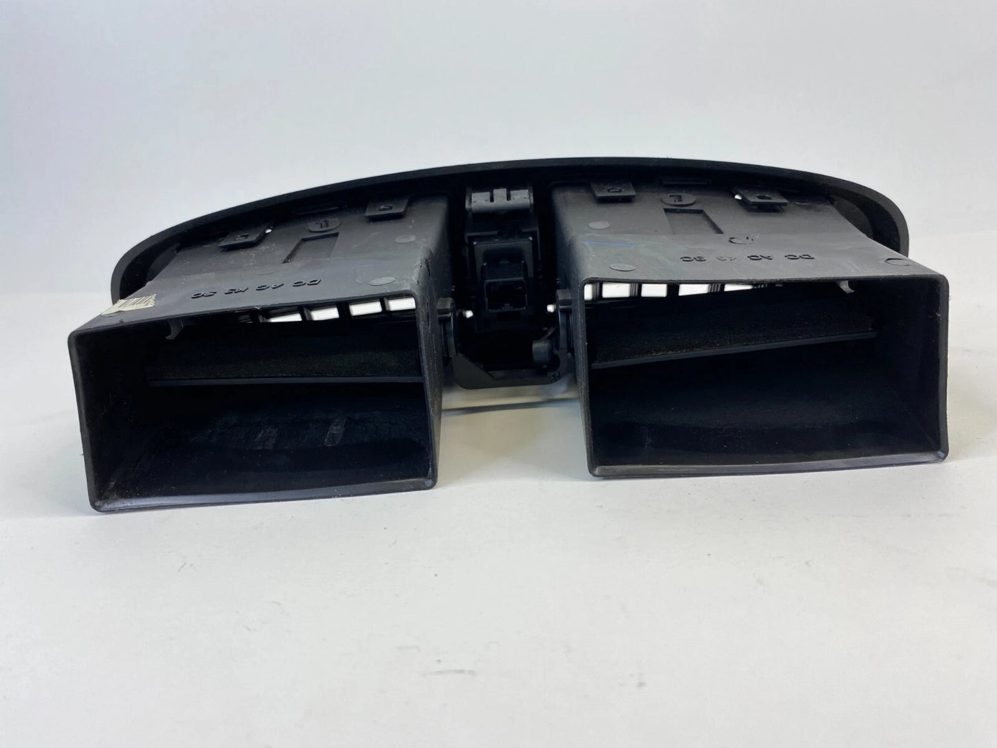 2004-2006 CADILLAC SRX SUV CENTER DASH AC A/C HEATER AIR VENT GRILLE 25703804