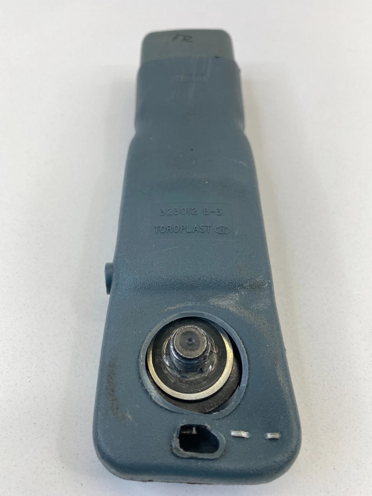 1997-2002 FORD ESCORT FRONT RIGHT PASSENGER SIDE SEAT BELT BUCKLE CLIP OEM