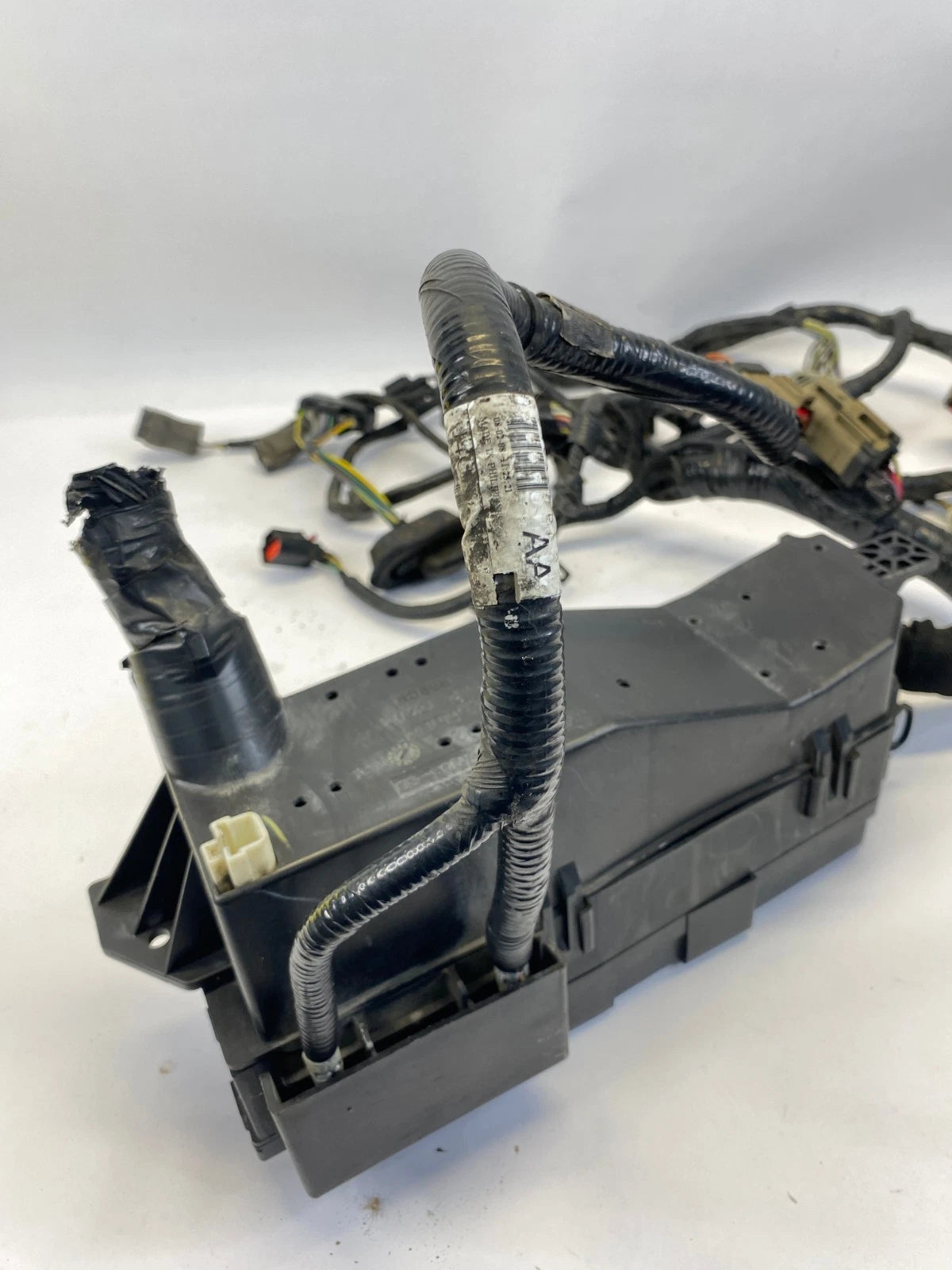 09-12 FORD ESCAPE 09-11 MARINER ENGINE FUSE BOX RELAY BLOCK 9L8T-14A003-BB OEM