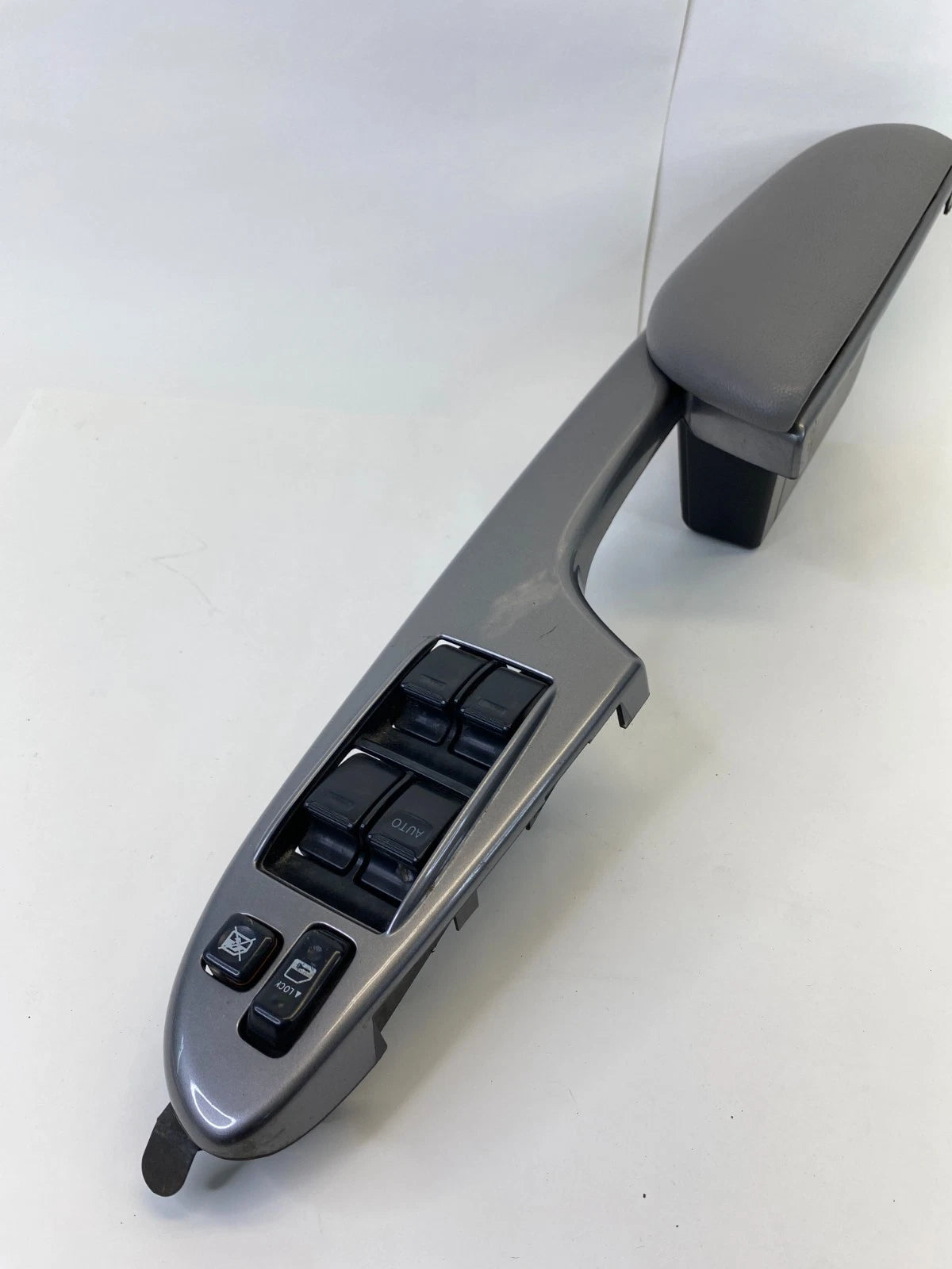 06-10 TOYOTA SIENNA FRONT LEFT DRIVER MASTER WINDOW LOCK SWITCH ARMREST BEZEL