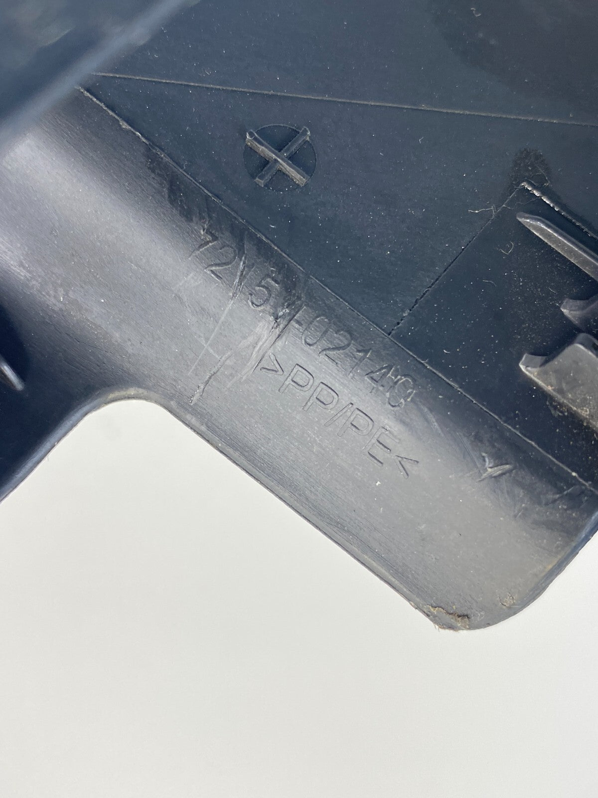 09-13 Toyota Corolla Inner Right Passenger Seat Track Bracket Cover 7215702140