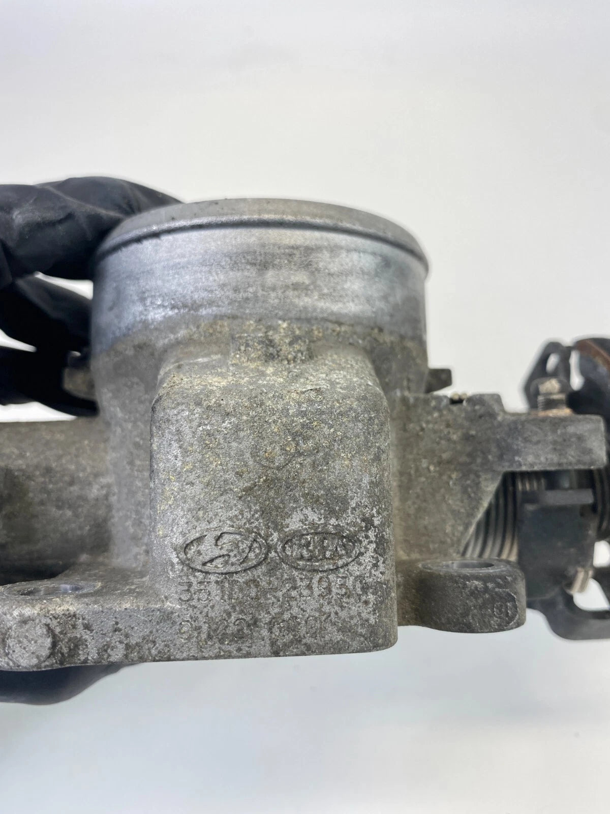 06-12 HYUNDAI ELANTRA 2.0L FWD THROTTLE BODY & POSITION SENSOR 35170-26910 OEM