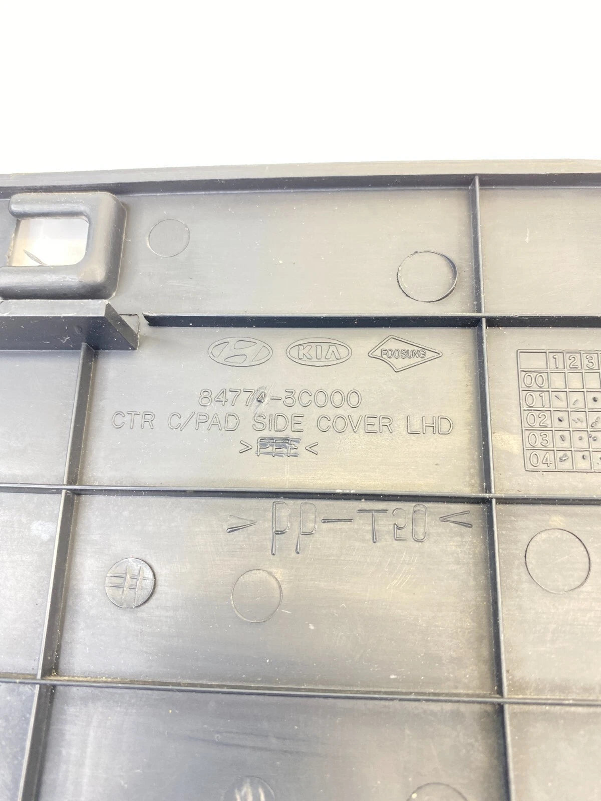 2002-2005 HYUNDAI SONATA DASH CENTER RIGHT SIDE COVER TRIM 84774-3C000 OEM