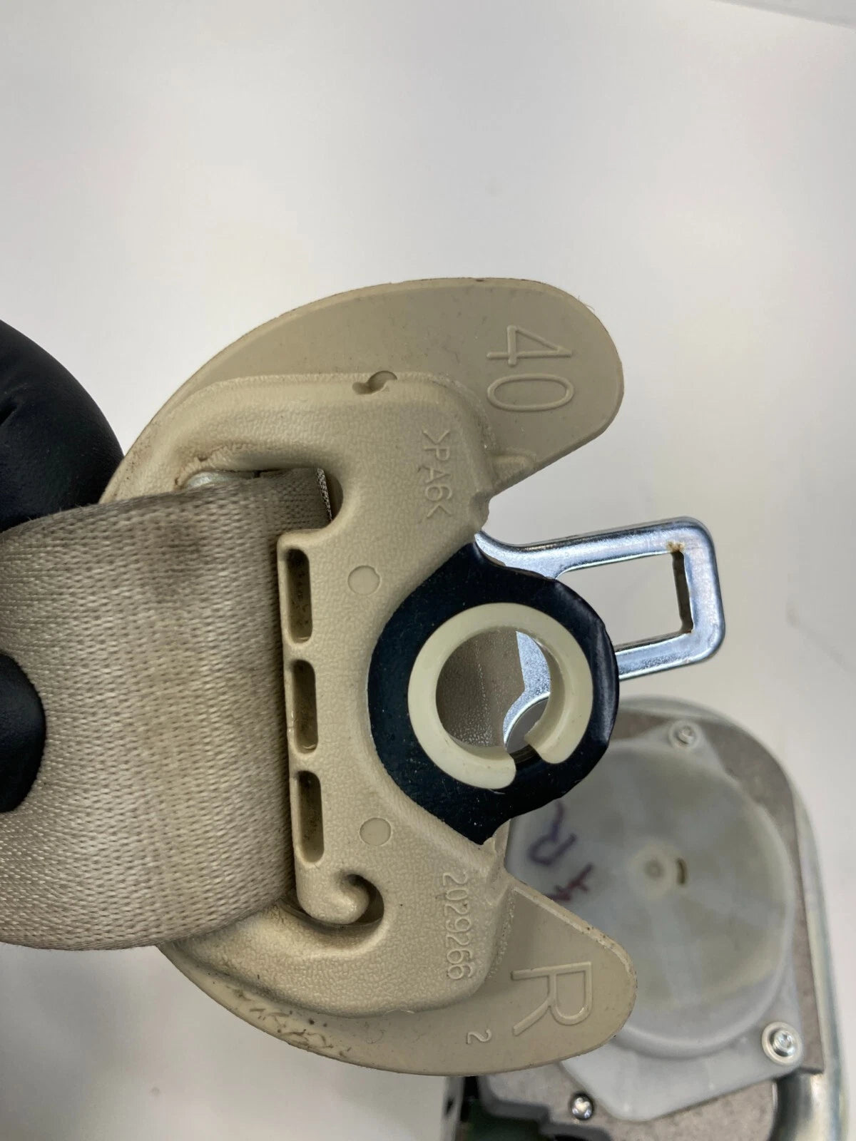 2007-2009 HYUNDAI SANTA FE FRONT RIGHT SEAT BELT RETRACTOR 26508021RX11 OEM