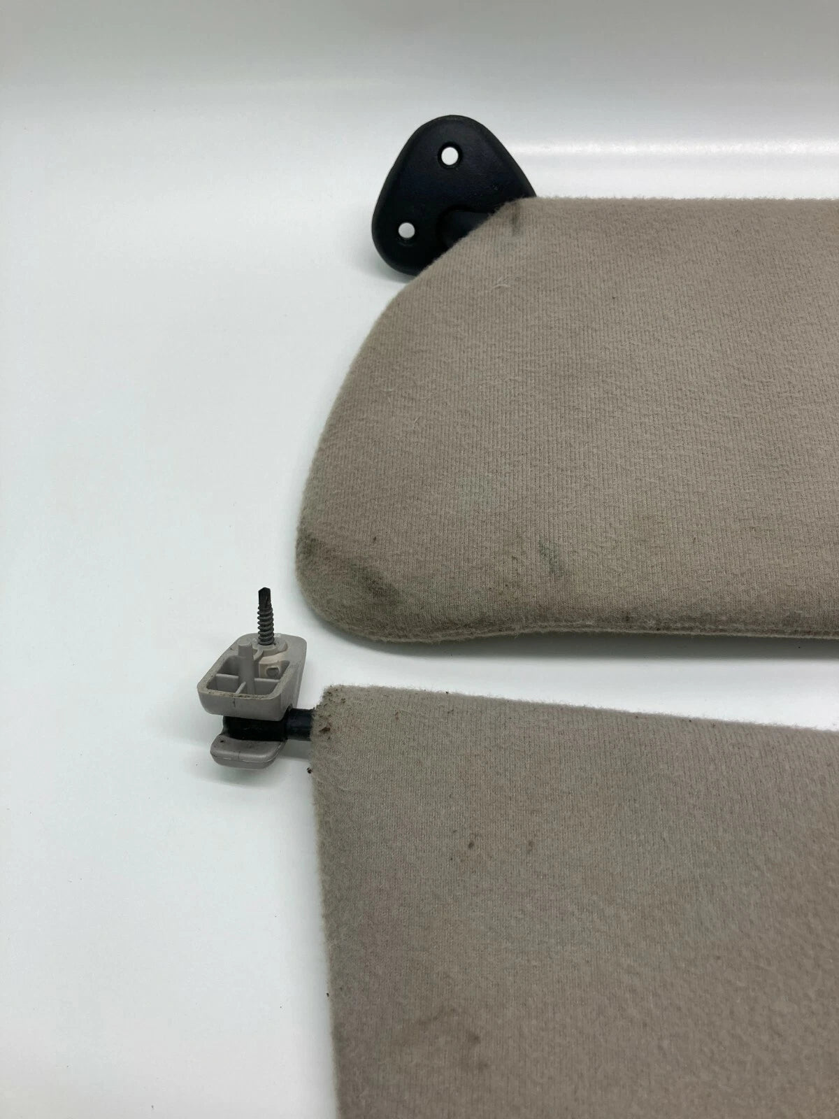 2004 2005 CHRYSLER PACIFICA SUNVISOR SUN VISOR SHADE PAIR SET LEFT & RIGHT OEM