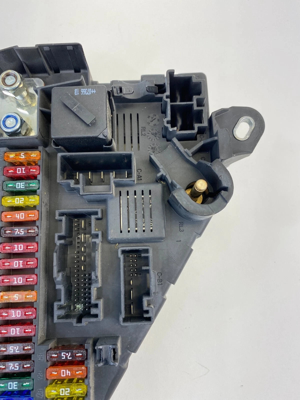 2006-2010 BMW 550I 4.8L AT REAR TRUNK POWER DISTRIBUTION FUSE RELAY BOX OEM