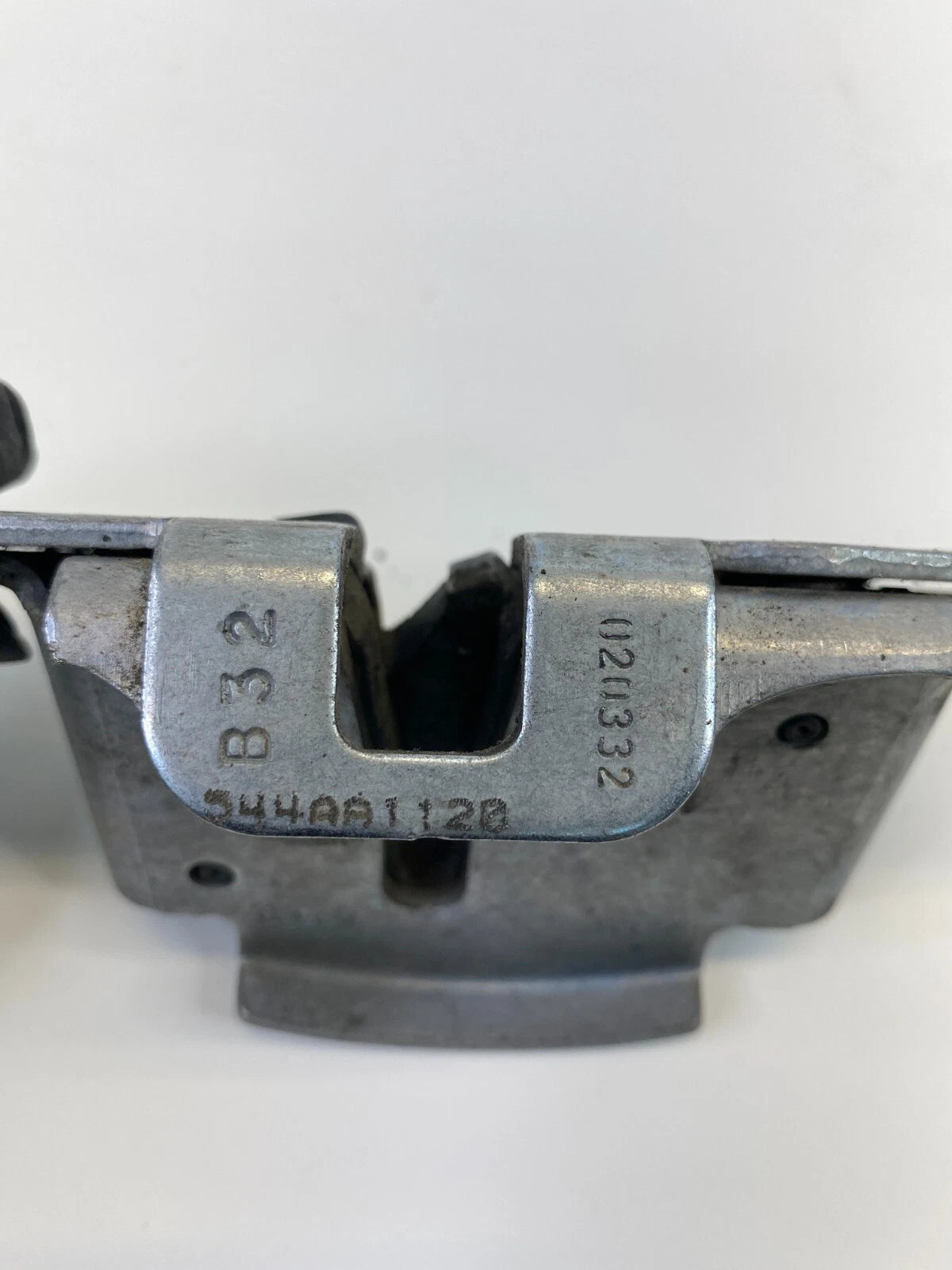 2009-2014 VOLKSWAGEN ROUTAN REAR RIGHT SLIDING DOOR LATCH LOCK CATCH OEM