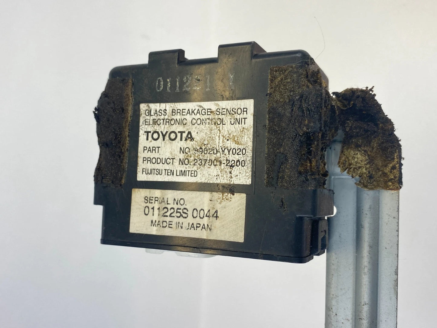 2003-2008 TOYOTA MATRIX GLASS BREAKAGE SENSOR SECURITY CONTROL OEM 89020YY020
