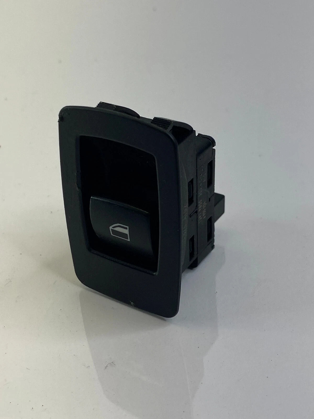 2007-2013 BMW X5 08-19 BMW X6 FRONT RIGHT DOOR WINDOW CONTROL SWITCH 15939900