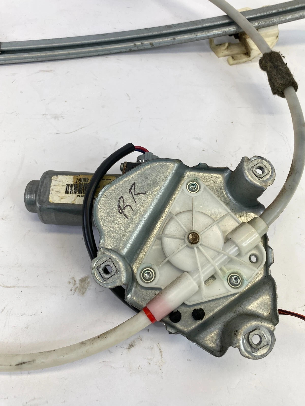 2006 2007 JEEP LIBERTY REAR RIGHT PASSENGER SIDE WINDOW MOTOR WITH REGULATOR OEM