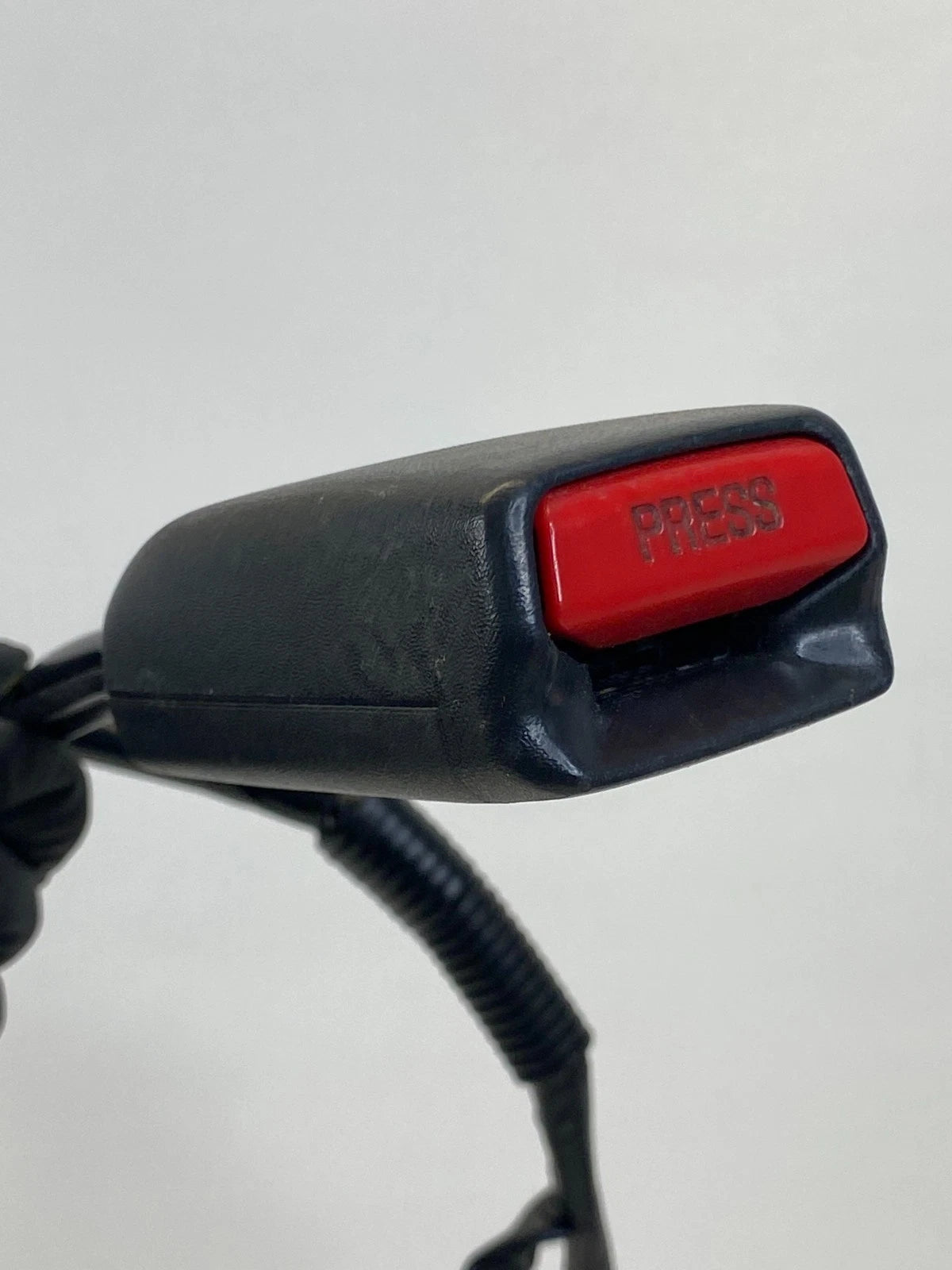 2010-2015 TOYOTA YARIS FRONT LEFT DRIVER SEAT BELT BUCKLE RECEIVER W/ WIRE OEM