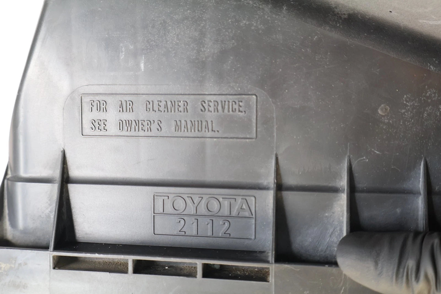 2007-2018 TOYOTA YARIS 1.5l AIR INTAKE CLEANER UPPER BOX COVER 17812-21010 OEM