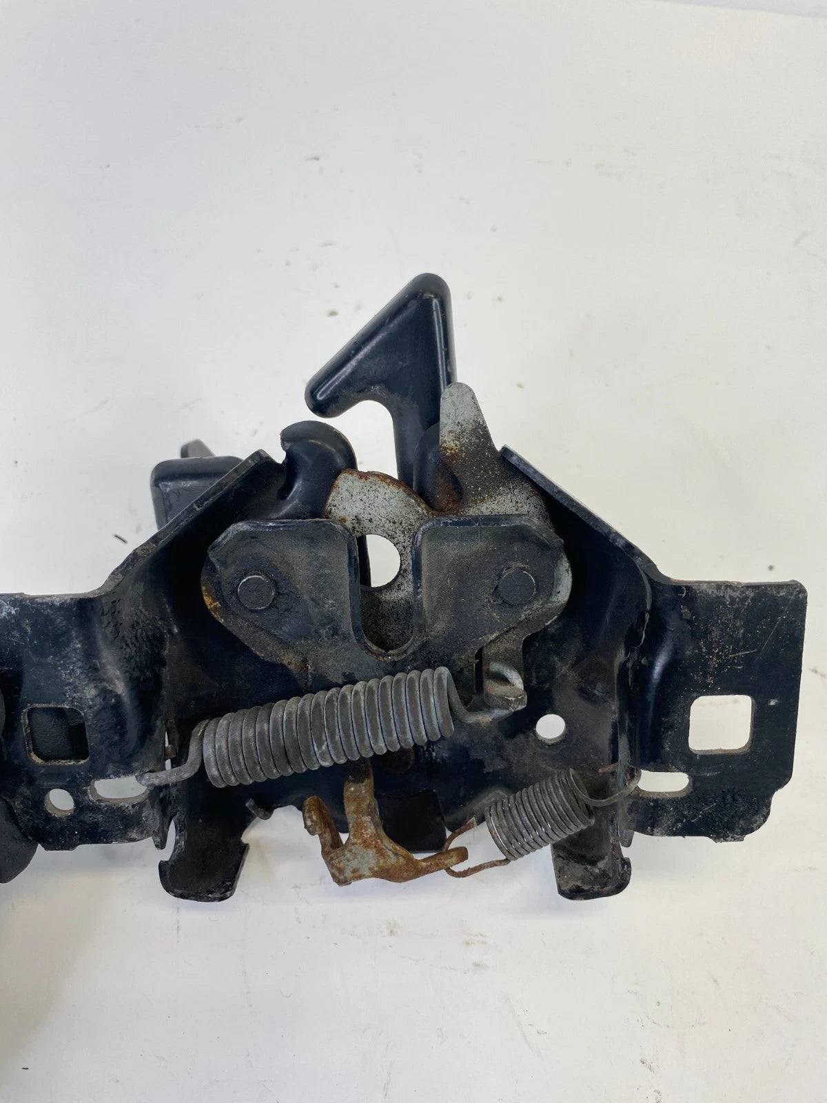 2013-2019 Ford Taurus Police Interceptor Seda Hood Latch Lock Release Actuator