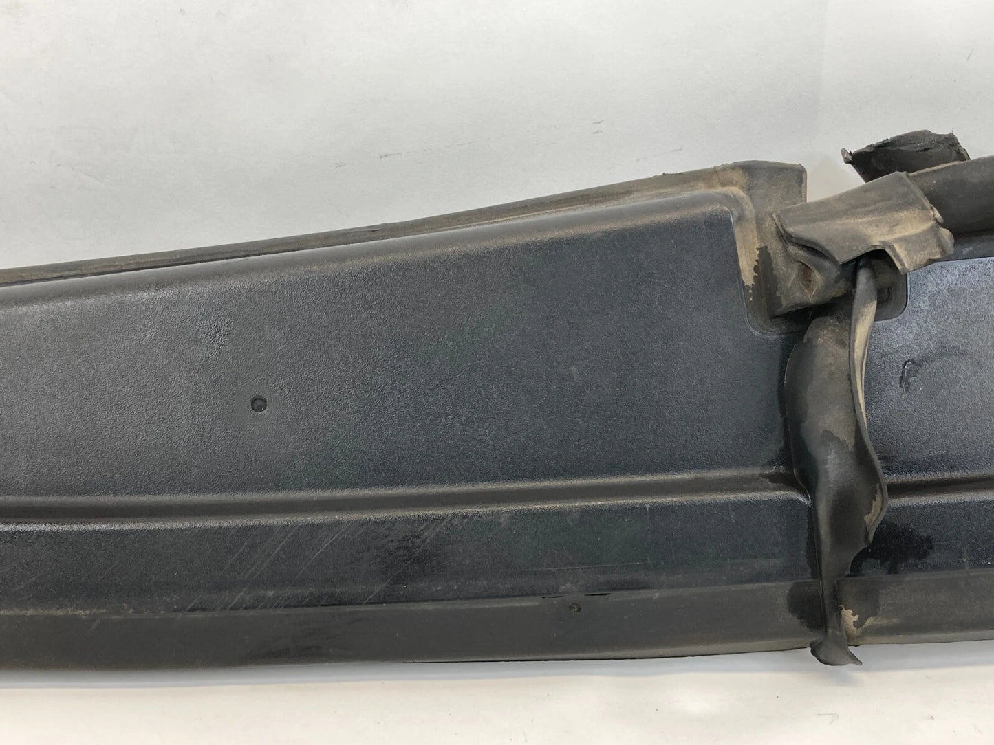 2011-2019 FORD EXPLORER FRONT LEFT FENDER UPPER LEDGE TRIM LEDGE COVER BRACKET