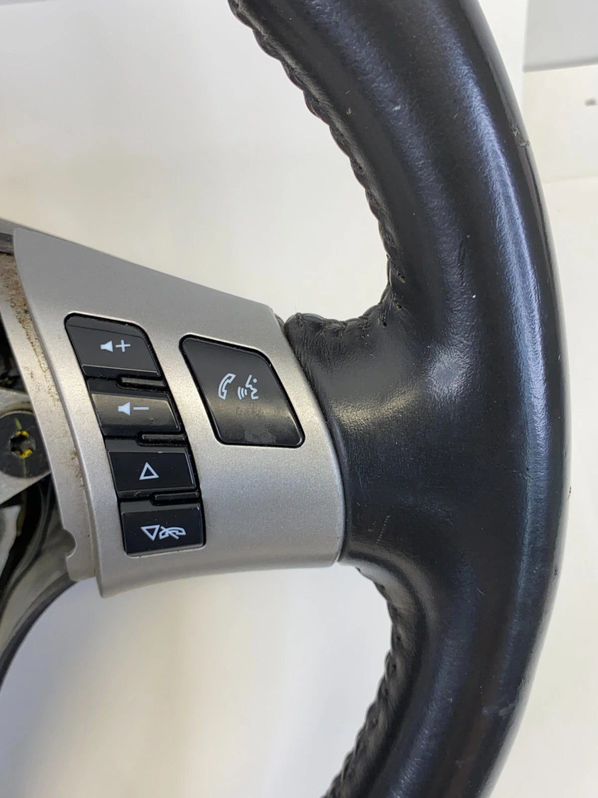 2009-2011 CHEVROLET HHR STEERING WHEEL WITH CRUISE CONTROL OEM 25932328