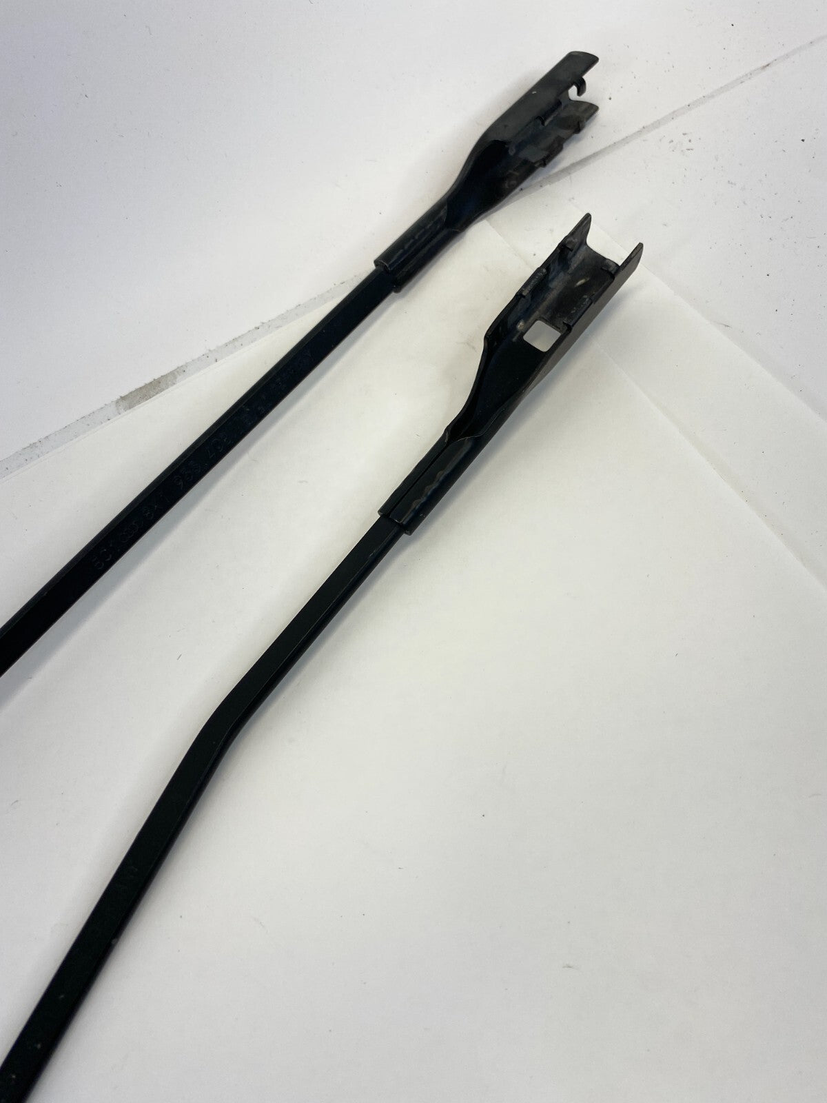 09-16 Audi A6 Quattro Front Right & Light Windshield Wiper Arm Pair 8K1-955-407