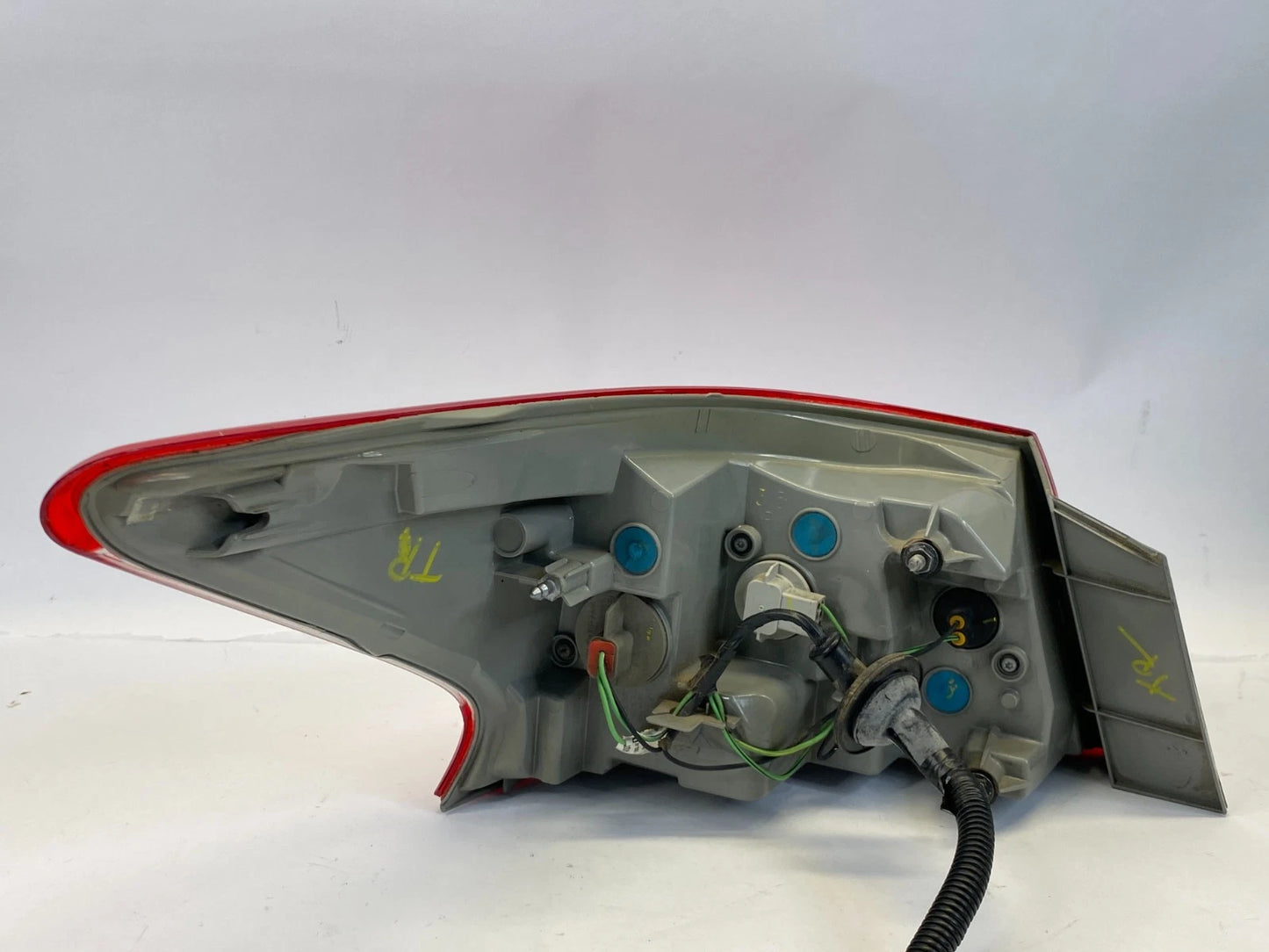 2013-2015 NISSAN SENTRA RIGHT PASSENGER OUTER TAILLIGHT TAIL LAMP OEM