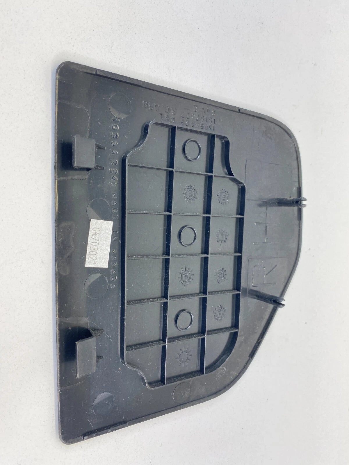 2005-2009 SAAB 9-7X RIGHT PASSENGER SIDE DASH END CAP TRIM COVER 15157577 OEM