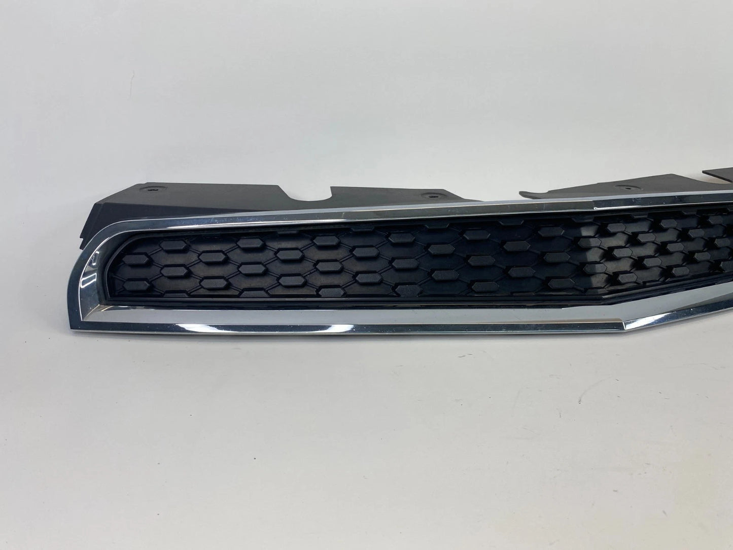 2010-2015 CHEVROLET EQUINOX FRONT UPPER CENTER RADIATOR GRILL GRILLE W/ CHROME