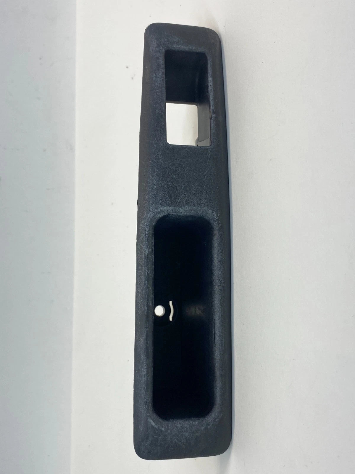 2008-2013 NISSAN ROGUE REAR RIGHT SIDE POWER WINDOW SWITCH BEZEL 82960JM00A