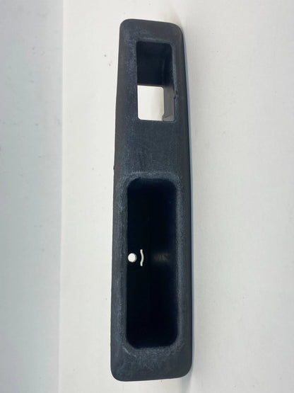 2008-2013 NISSAN ROGUE REAR RIGHT SIDE POWER WINDOW SWITCH BEZEL 82960JM00A