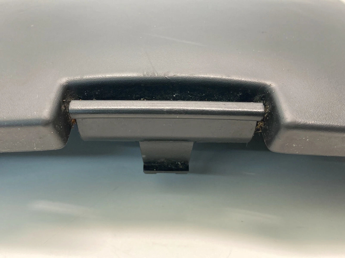 2004-2006 CHRYSLER PACIFICA REAR CENTER CONSOLE ARMREST ARM REST LID COVER OEM