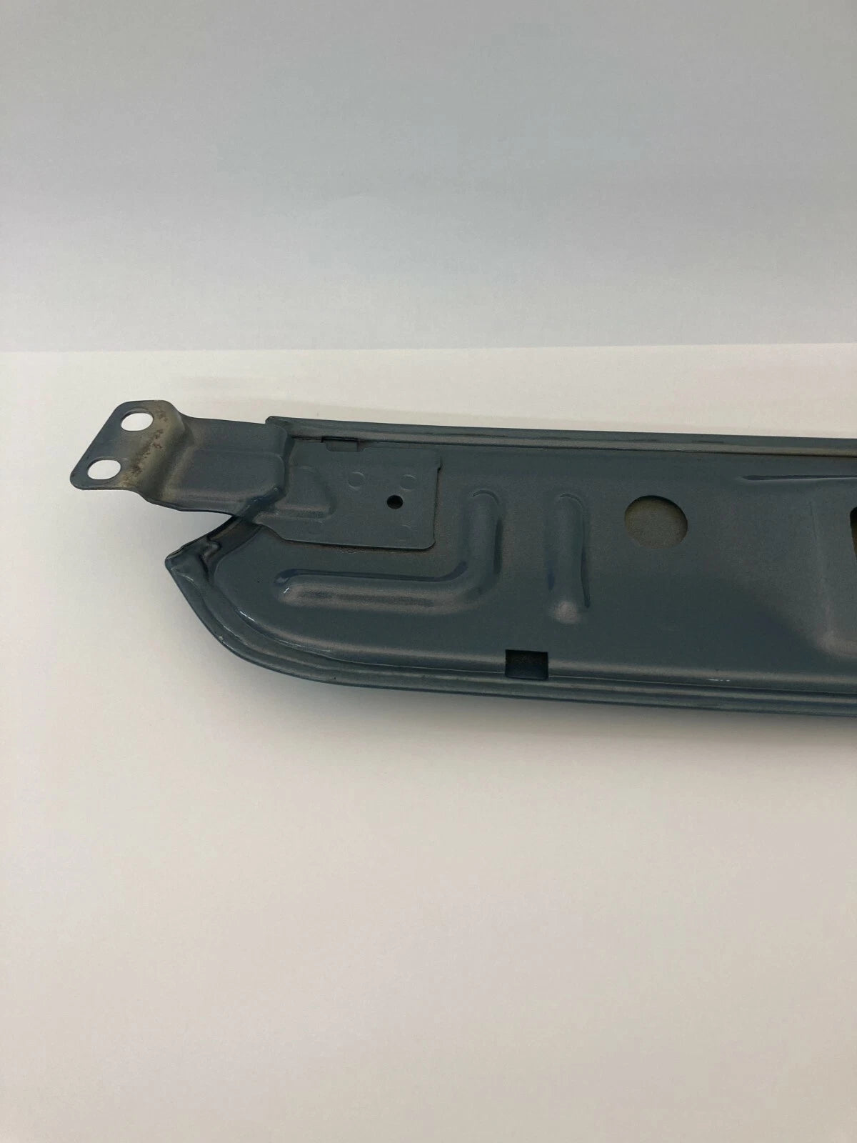 07 08 HYUNDAI ENTOURAGE REAR RIGHT QUARTER PANEL SLIDING DOOR RAIL COVER MOLDING