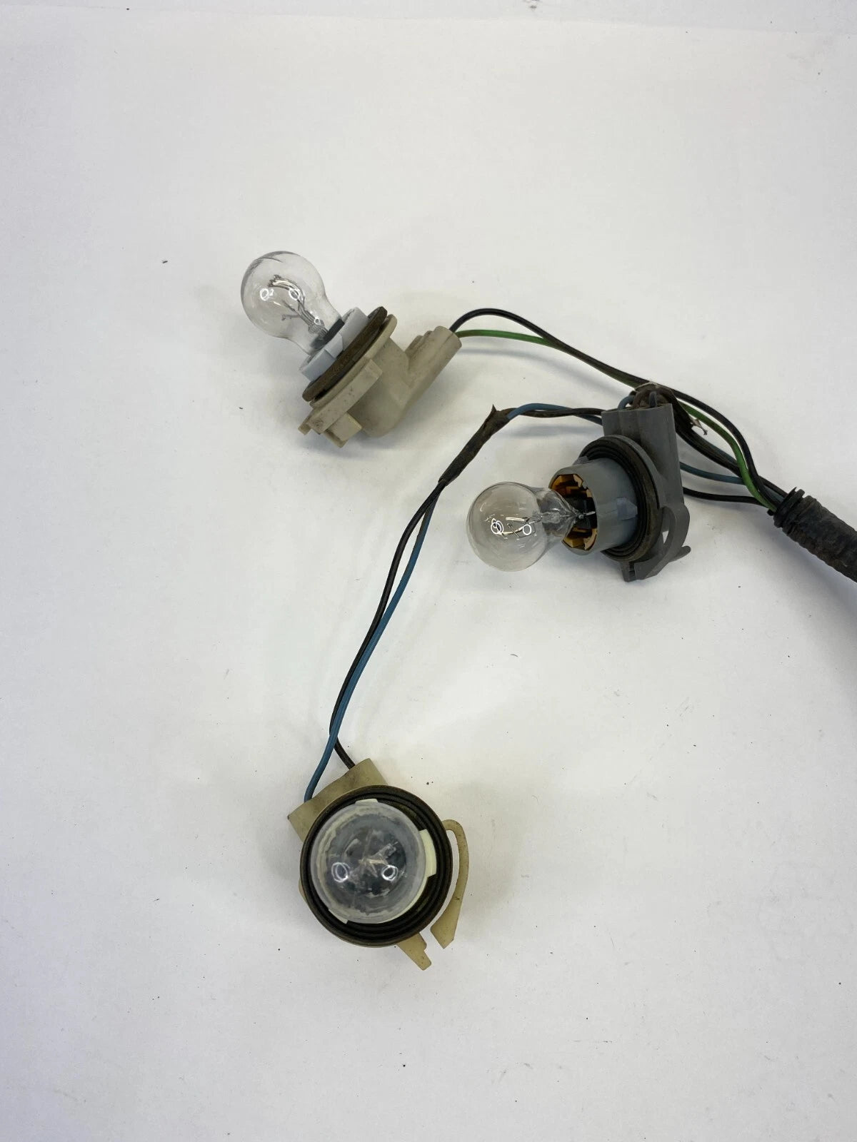 2000-2003 GMC YUKON REAR LEFT DRIVER SIDE TAIL LIGHT TAILLIGHT SOCKET CONNECTOR