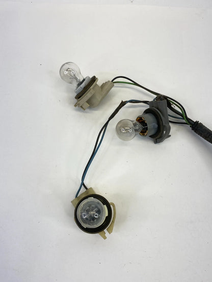 2000-2003 GMC YUKON REAR LEFT DRIVER SIDE TAIL LIGHT TAILLIGHT SOCKET CONNECTOR