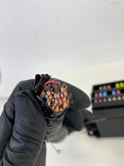 2013-2018 Ford C-Max 2.0L L4 16V HYBRID Engine Compartment Fuse Junction Box OEM