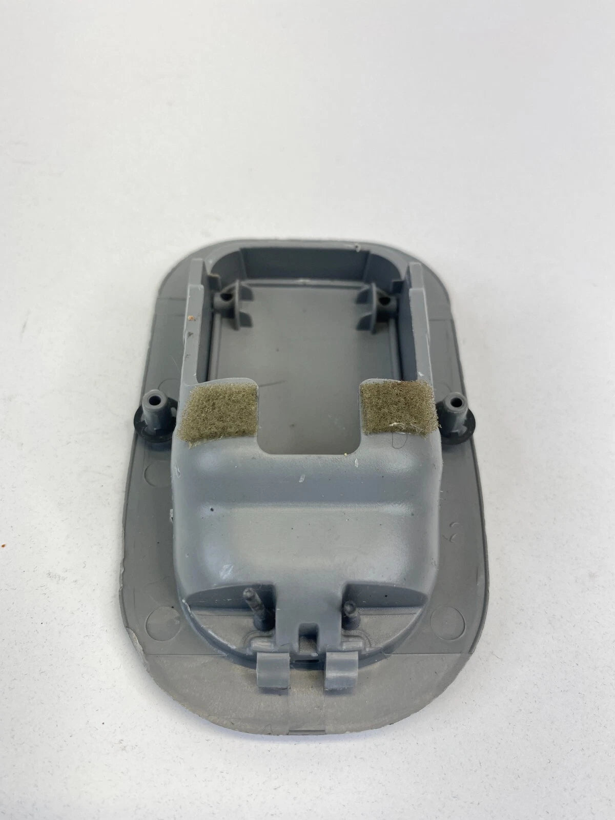 2007-2010 HYUNDAI ELANTRA SEDAN REAR SEAT BELT ANCHOR CHILD COVER TRIM PLATE OEM
