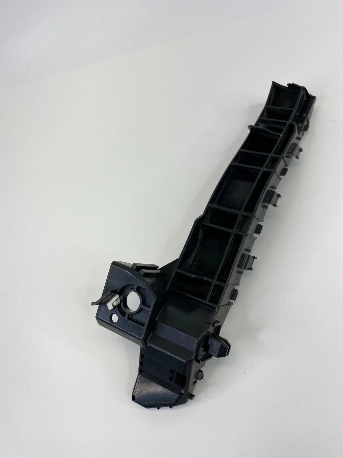 2009-2013 SUBARU FORESTER FRONT BUMPER LEFT SIDE RETAINER BRACKET MOUNT OEM