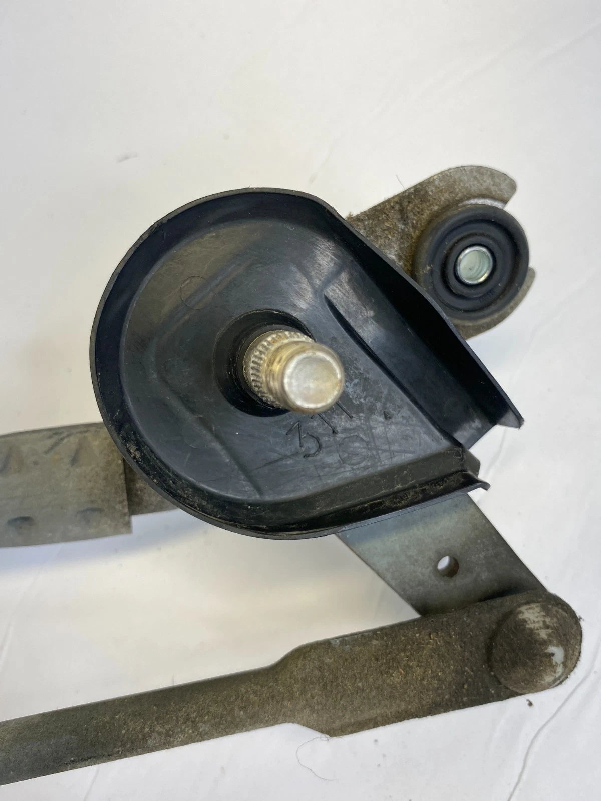 2011-2015 KIA SORENTO SONATA FR WINDSHIELD WIPER MOTOR W LINKAGE OEM 98110-1U000