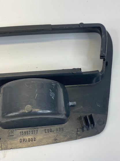 1998-2004 CHEVROLET S10 INNER DOOR REAR LEFT HANDLE SURROUND BEZEL 15957377 OEM