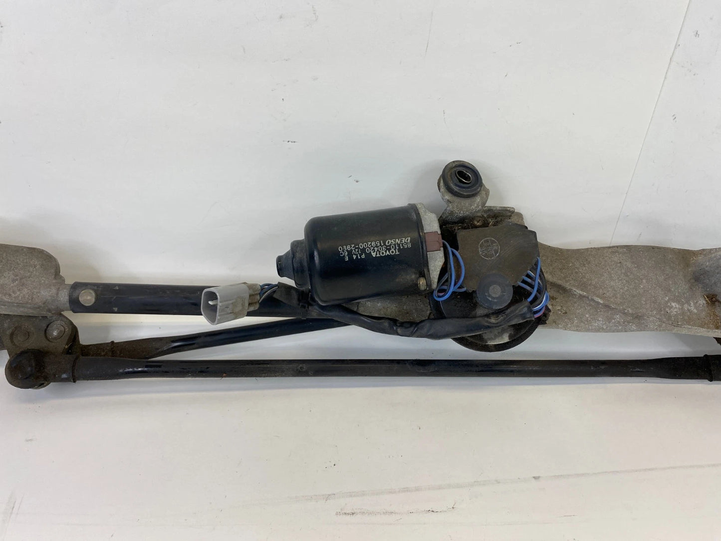 98-05 LEXUS GS400 GS300 WINDSHIELD WIPER TRANSMISSION LINKAGE W MOTOR 8511030420