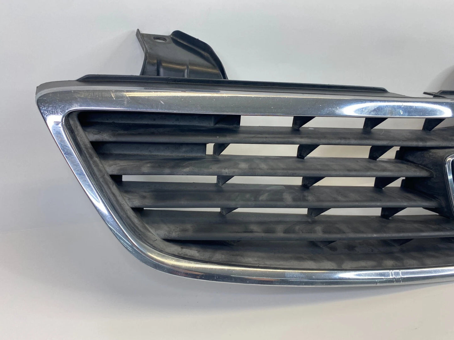 1999-2001 HONDA ODYSSEY FRONT UPPER CENTER CHROME GRILL GRILLE 71121-S0X-A0