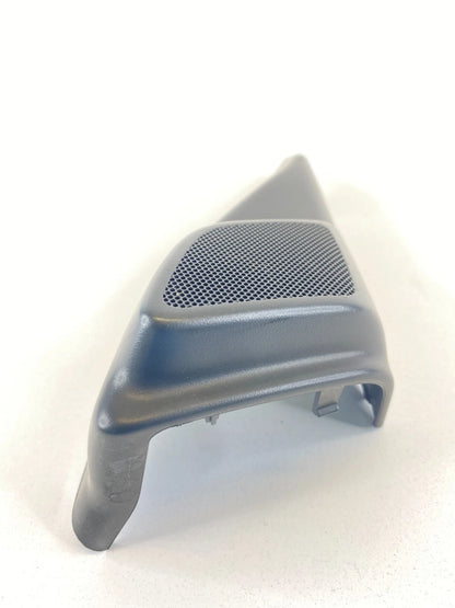 04-11 VOLVO S40 FRONT RIGHT PASSENGER SIDE DOOR SPEAKER TWEETER COVER TRIM PANEL