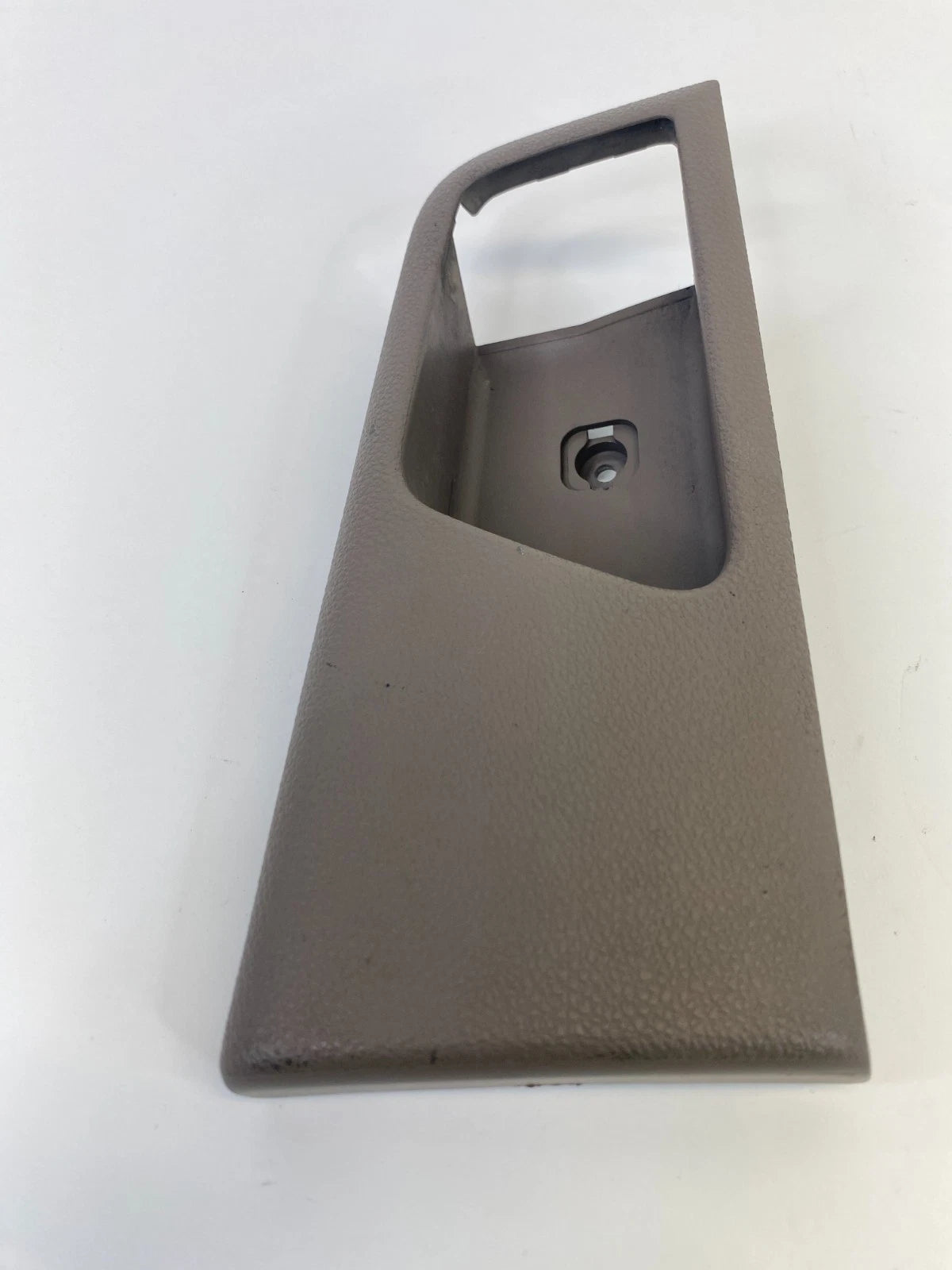 2005-2010 KIA SPORTAGE REAR LEFT INSIDE DOOR HANDLE TRIM BEZEL 83611-1F000