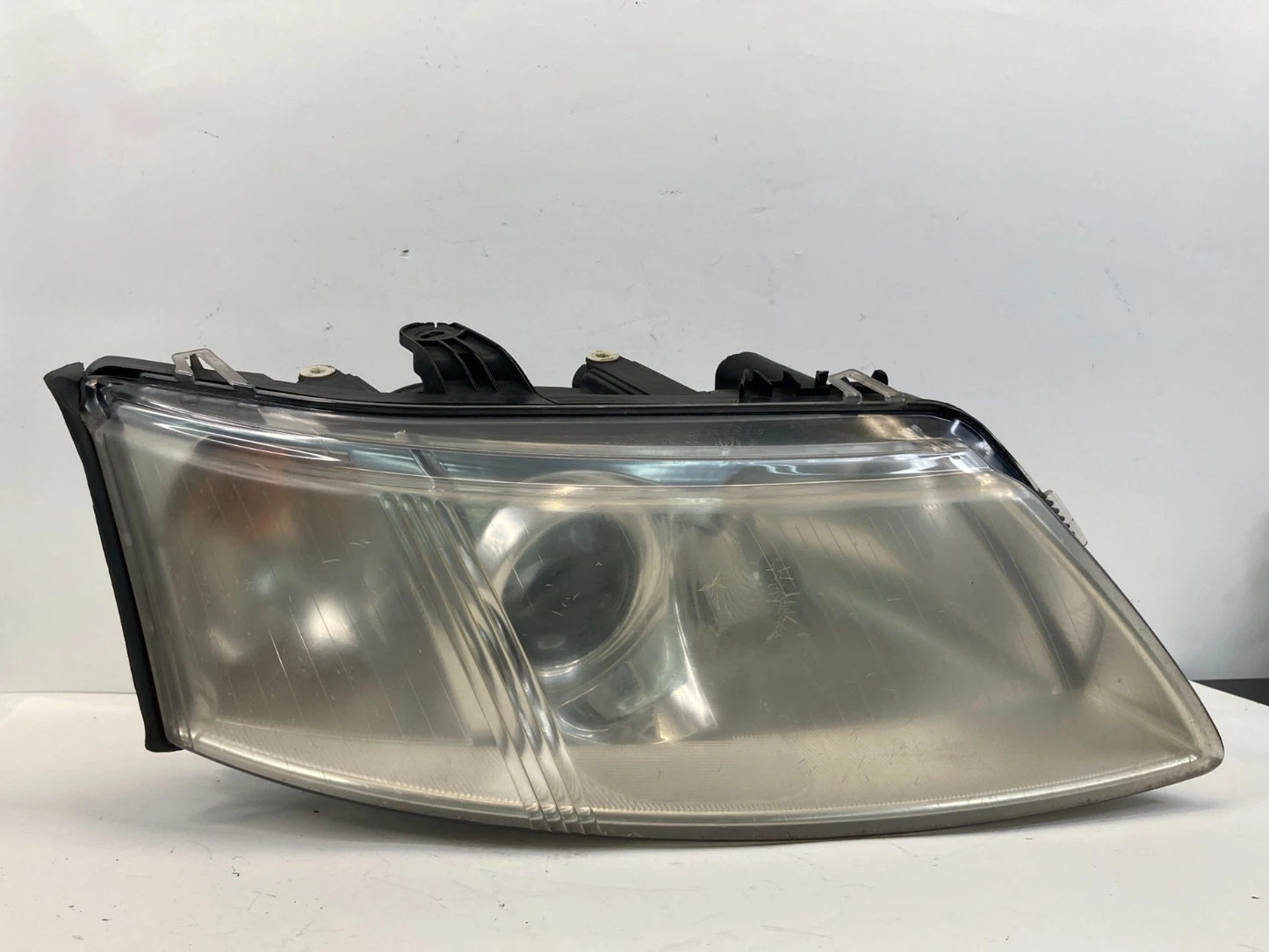 03-07 SAAB 9-3 FRONT RIGHT PASSENGER SIDE HEADLIGHT HEADLAMP HALOGEN AFTERMARKET