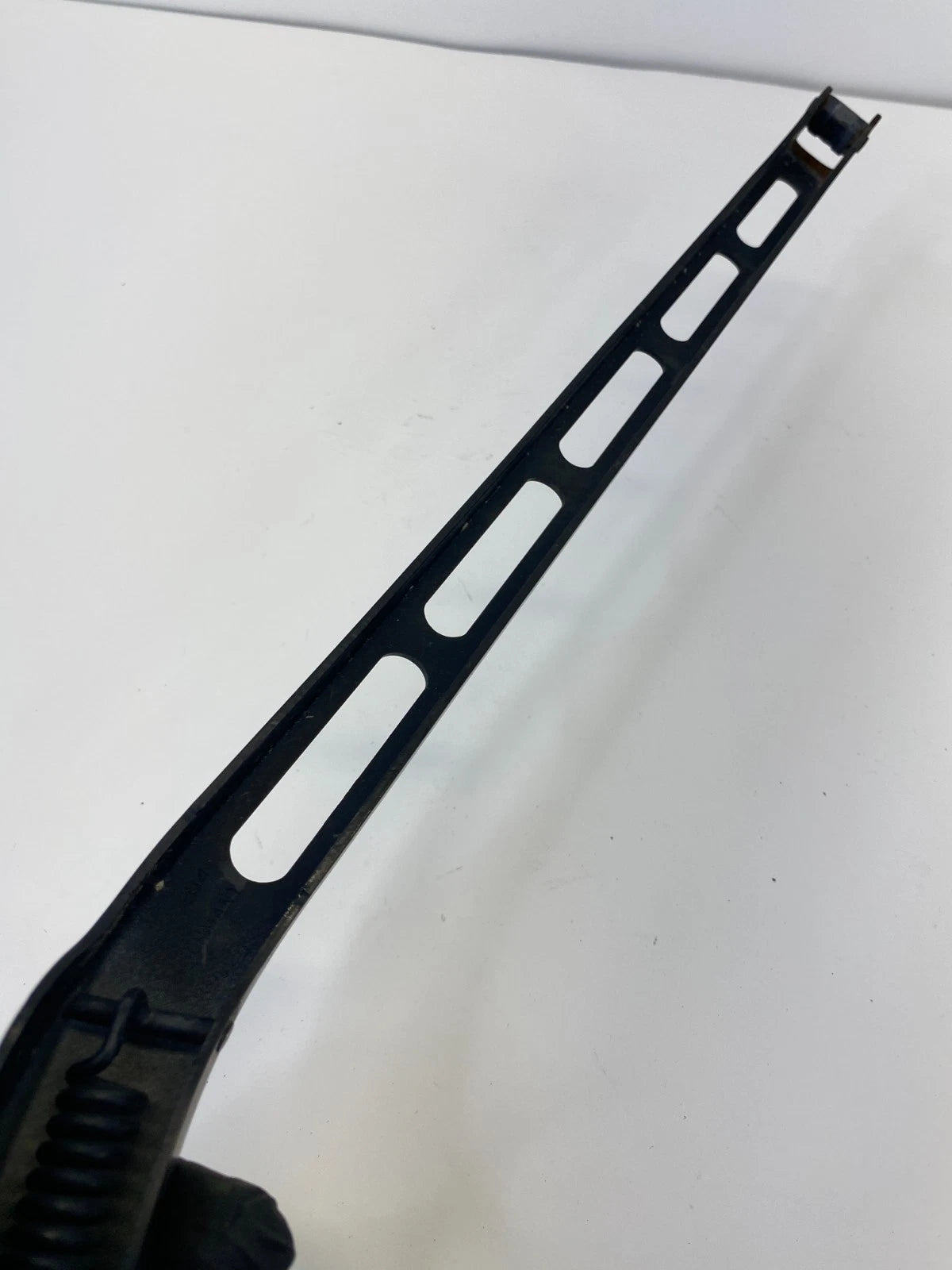2001-2005 MERCEDES-BENZ C240 C320 W203 FRONT LEFT LH DRIVER SIDE WIPER ARM OEM