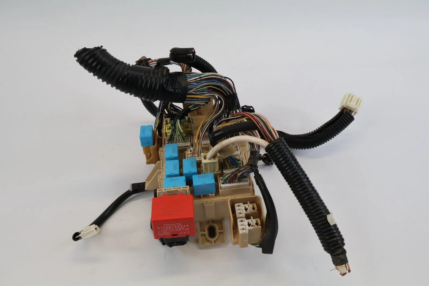 2005 2006 TOYOTA TUNDRA 4.7L CREW CAB INTERIOR DASH CABIN FUSE BOX RELAY OEM